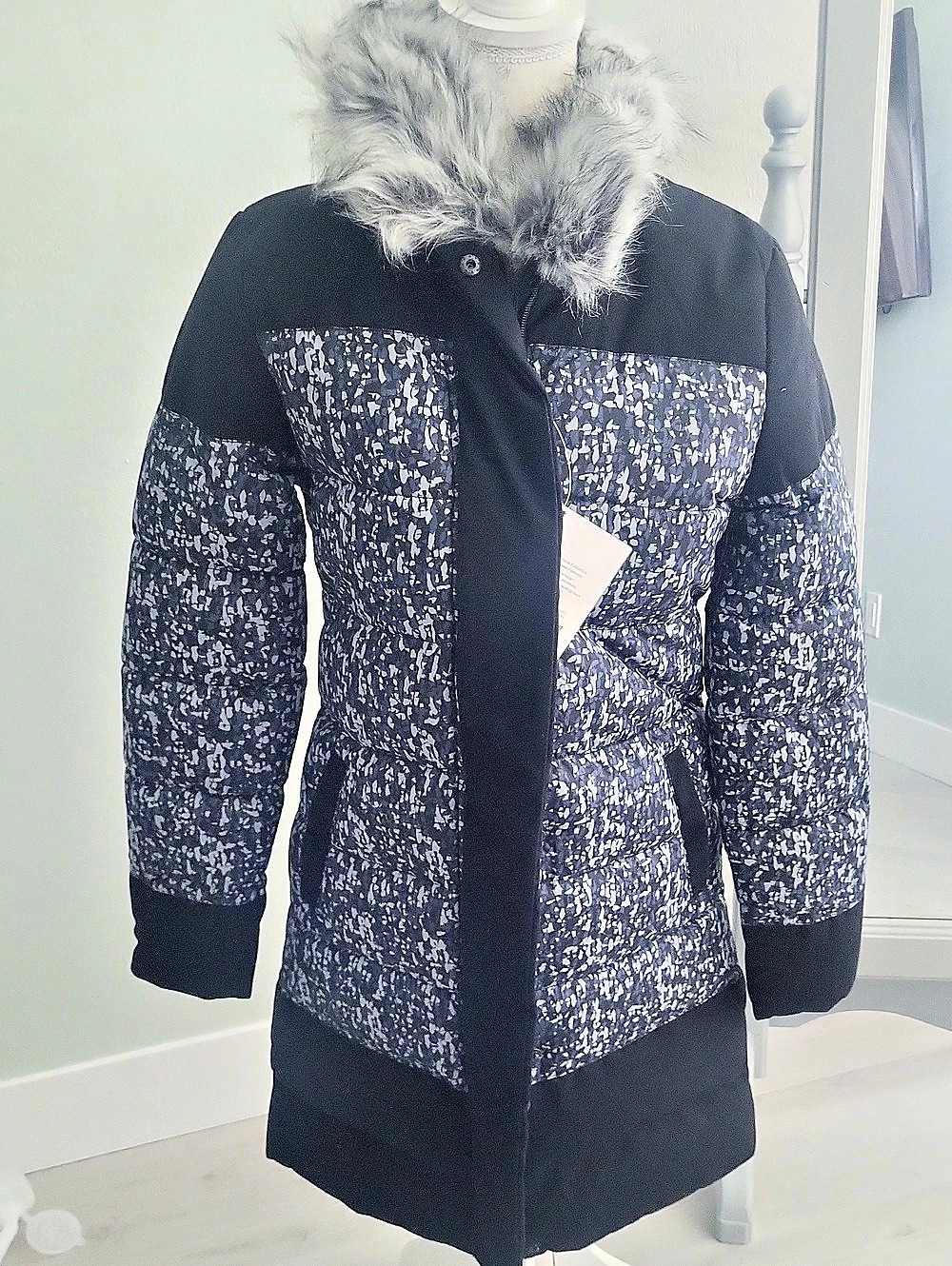 Fabletics The Essential Puffer Women's Abstract Puffer Coat XS